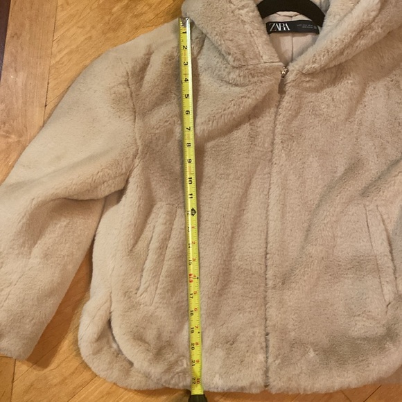 Zara woman’s fur hooded jacket - Picture 8 of 9